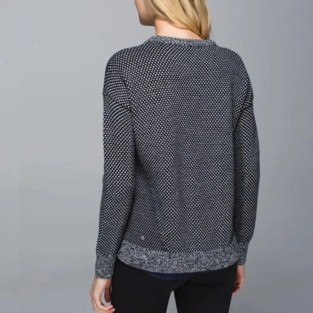 Women's lululemon Yogi Crewneck Sweater Gray/Black Merino Wool EUC‎